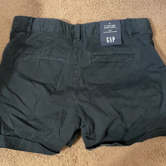 Size 6 GAP navy blue shorts - Picture 2 of 2
